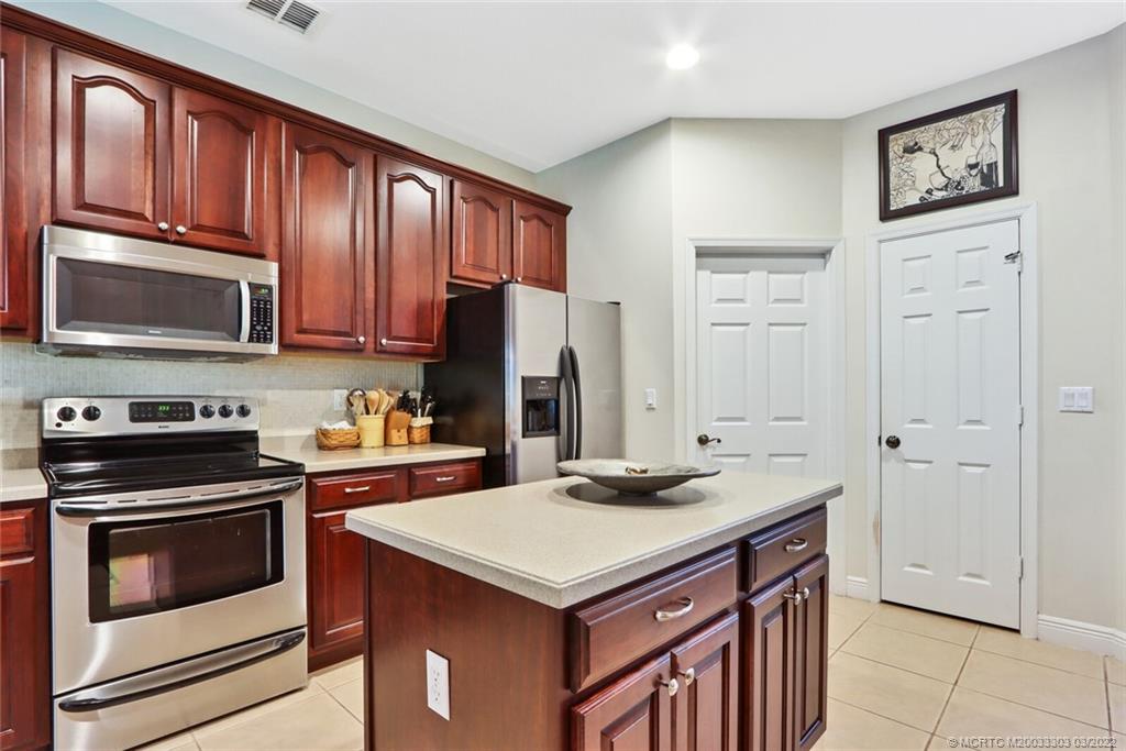 2190 Southwest Panther Trace Stuart, FL 34997 - Photo 15 of 44 Gallery Image 15