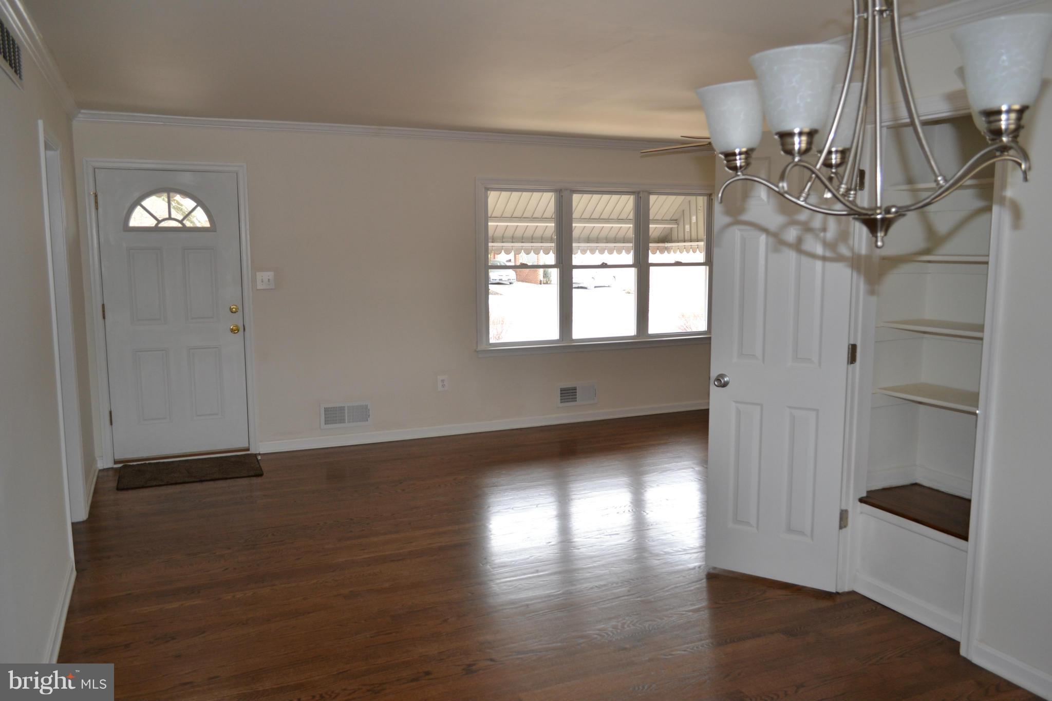 413 Delaware Road Frederick, MD 21701 - Photo 8 of 26 Dining Room