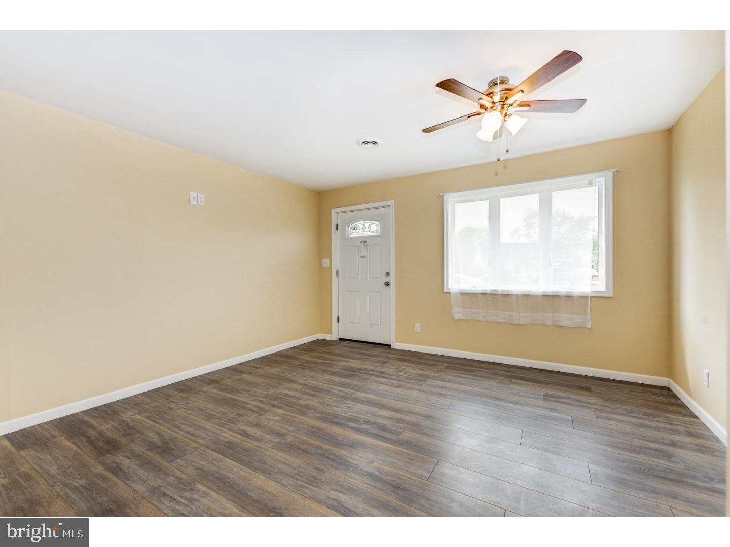 502 Woolman Road Burlington, NJ 08016 - Photo 3 of 24 Foyer