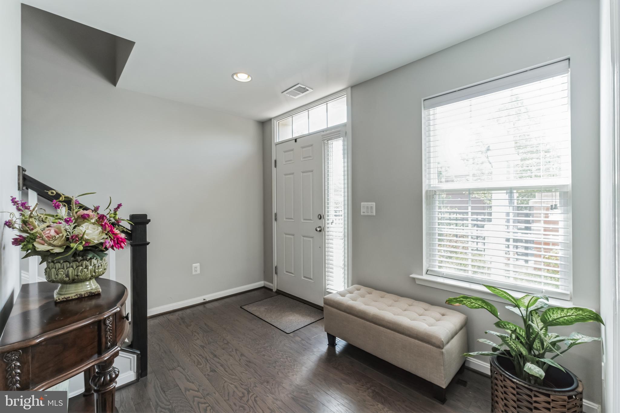 16026 Madison Ridge Place Gainesville, VA 20155 - Photo 2 of 29 Gallery Image 2