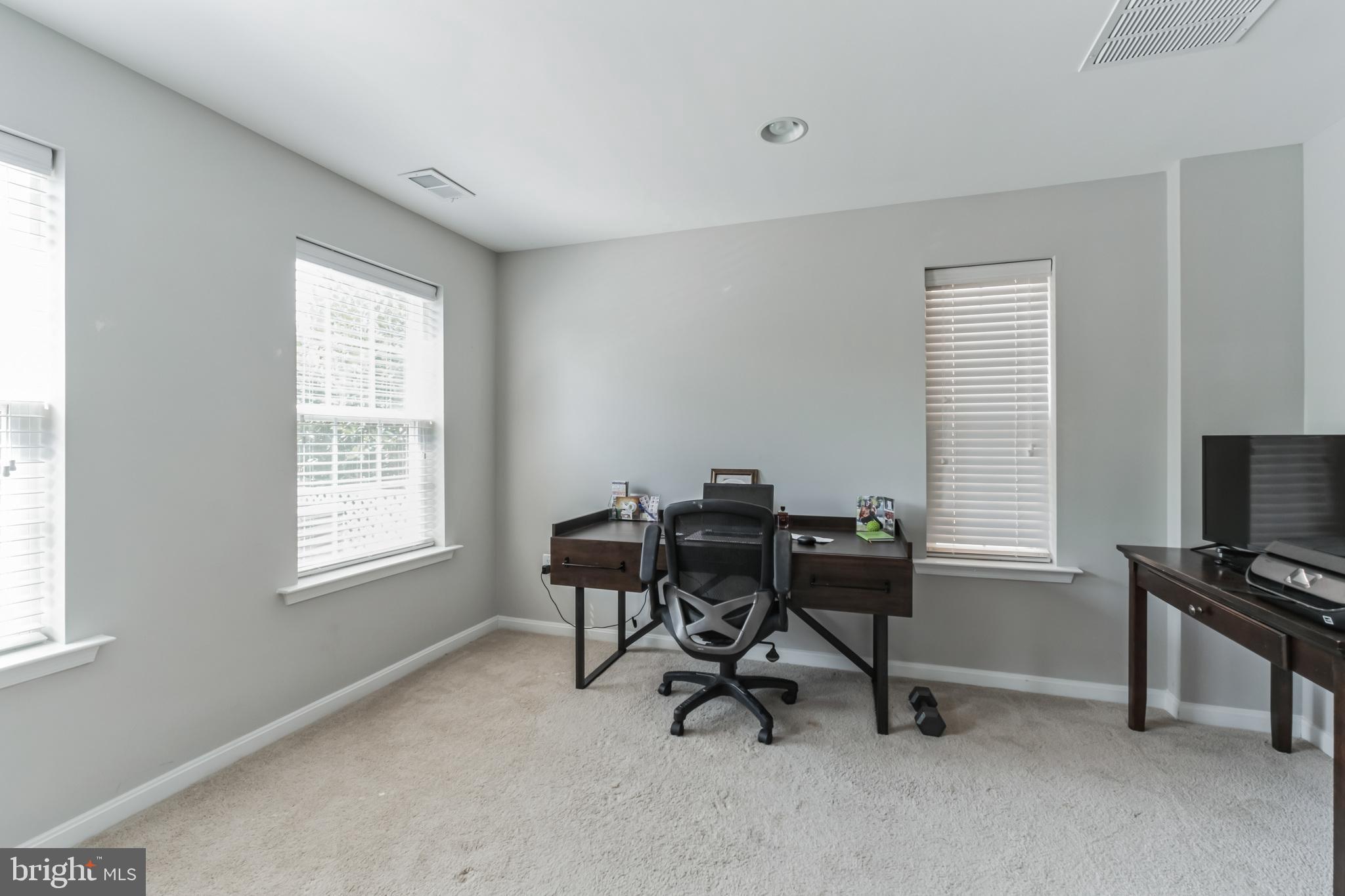 16026 Madison Ridge Place Gainesville, VA 20155 - Photo 22 of 29 Gallery Image 22