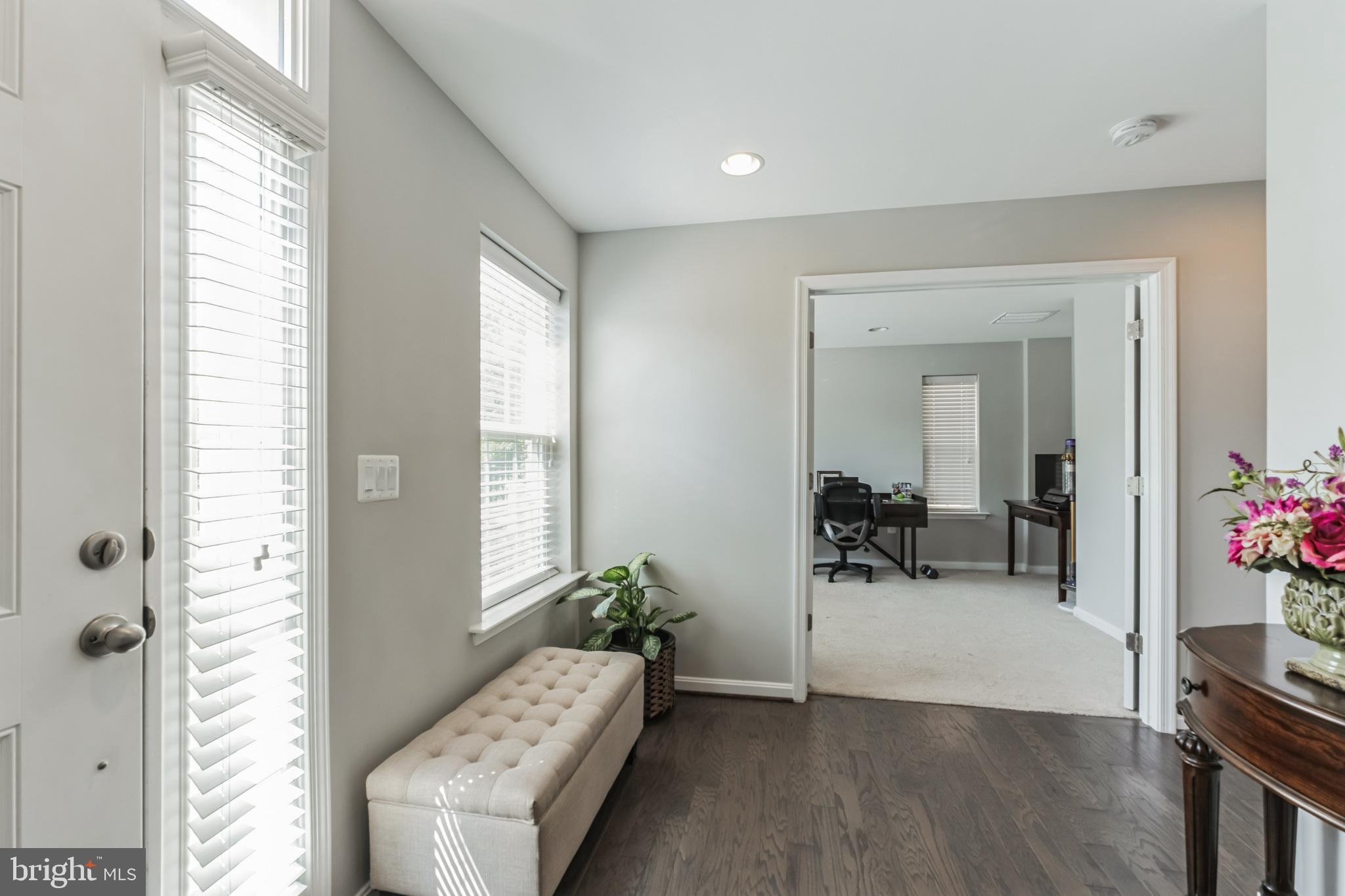 16026 Madison Ridge Place Gainesville, VA 20155 - Photo 3 of 29 Gallery Image 3