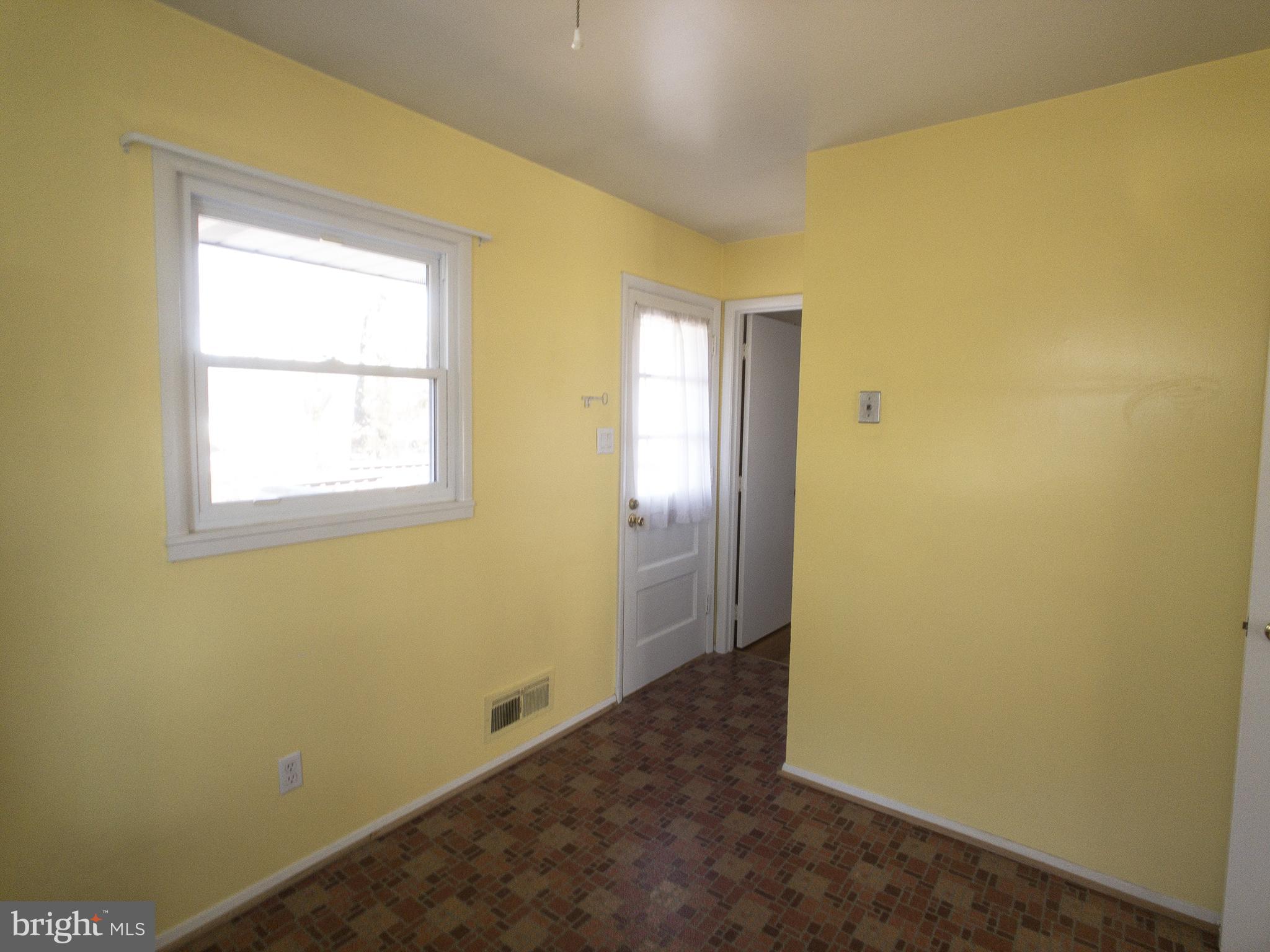 114 Rolling Road Gaithersburg, MD 20877 - Photo 22 of 30 Kitchen to Backdoor and Deck