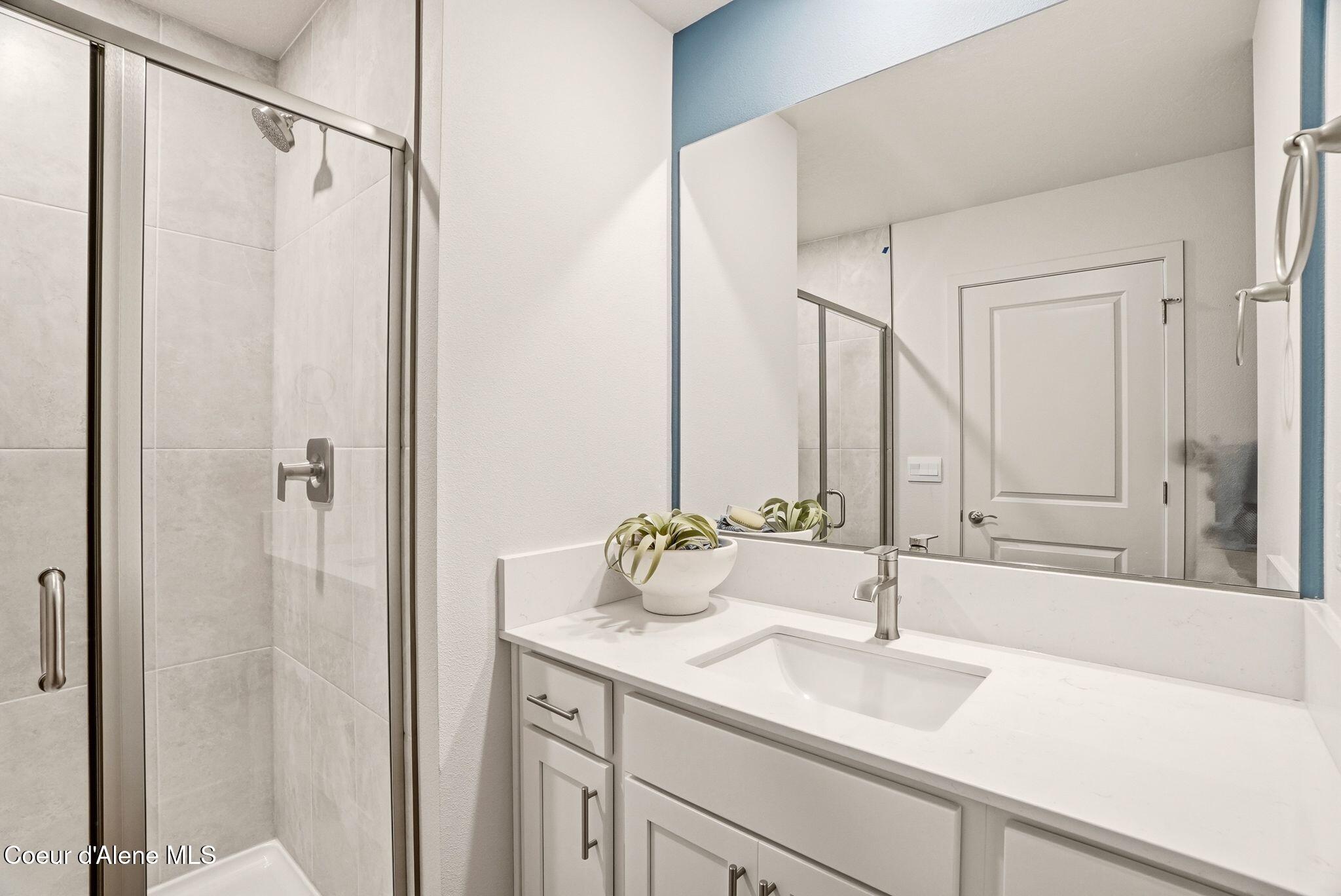 1129 West Pinewood Loop Coeur D'Alene, ID 83814 - Photo 23 of 27 Inside-Media-Pinewood-Interior-21