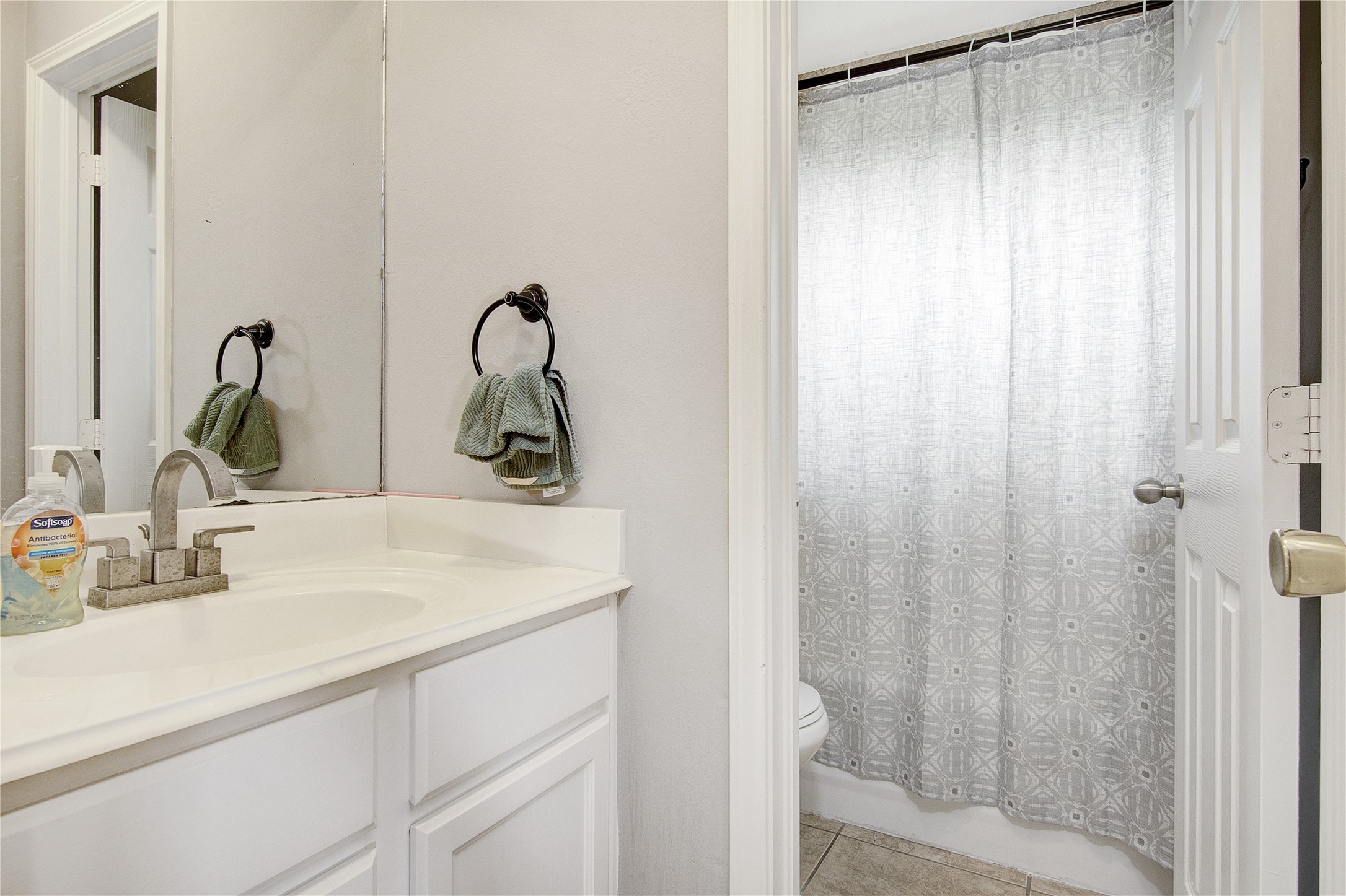 8906 Freeland Street Houston, TX 77075 - Photo 11 of 21 Upstairs Second Full Bathroom with a tub/shower and full vanity.