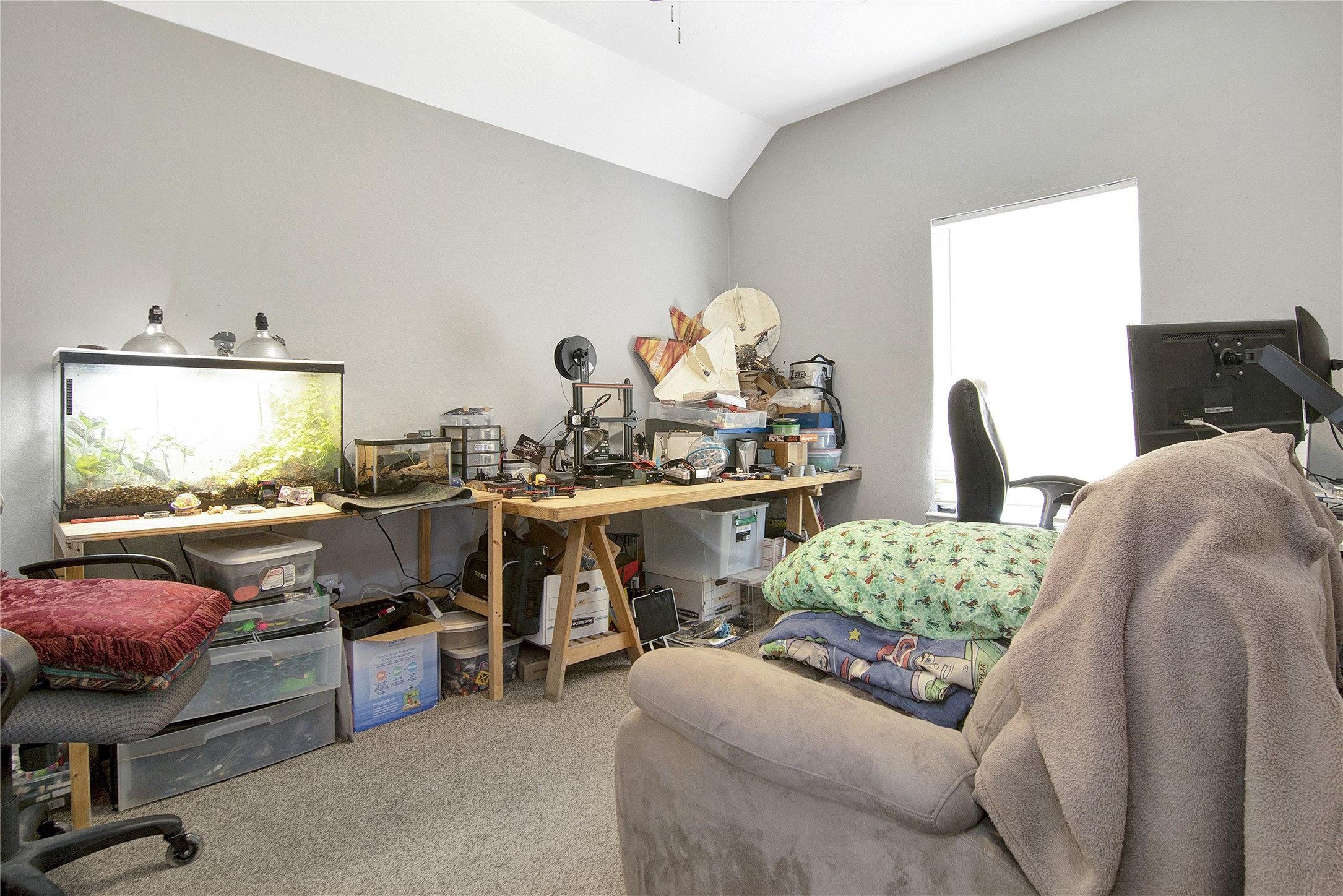 8906 Freeland Street Houston, TX 77075 - Photo 12 of 21 Fourth Bedroom or Hobby Room with large window allowing the sun to come in!