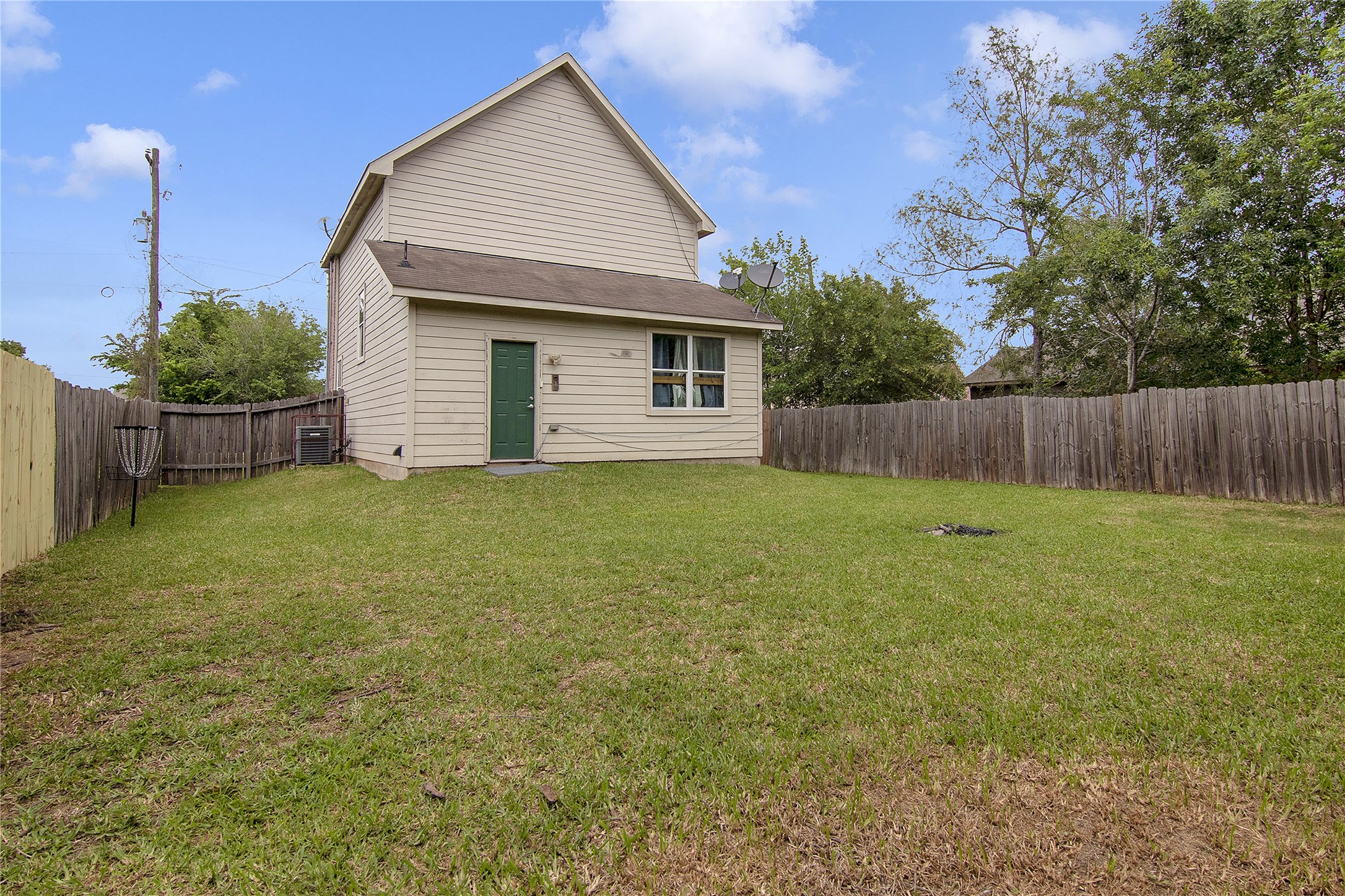 8906 Freeland Street Houston, TX 77075 - Photo 16 of 21 Back yard towards the back door.