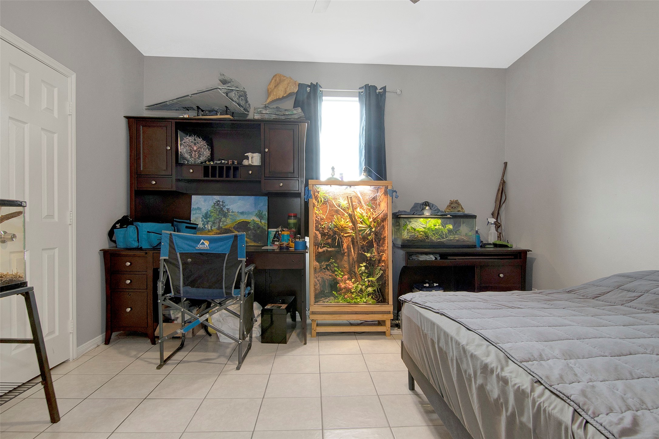8906 Freeland Street Houston, TX 77075 - Photo 19 of 21 Primary Bedroom - currently used as the owners home office