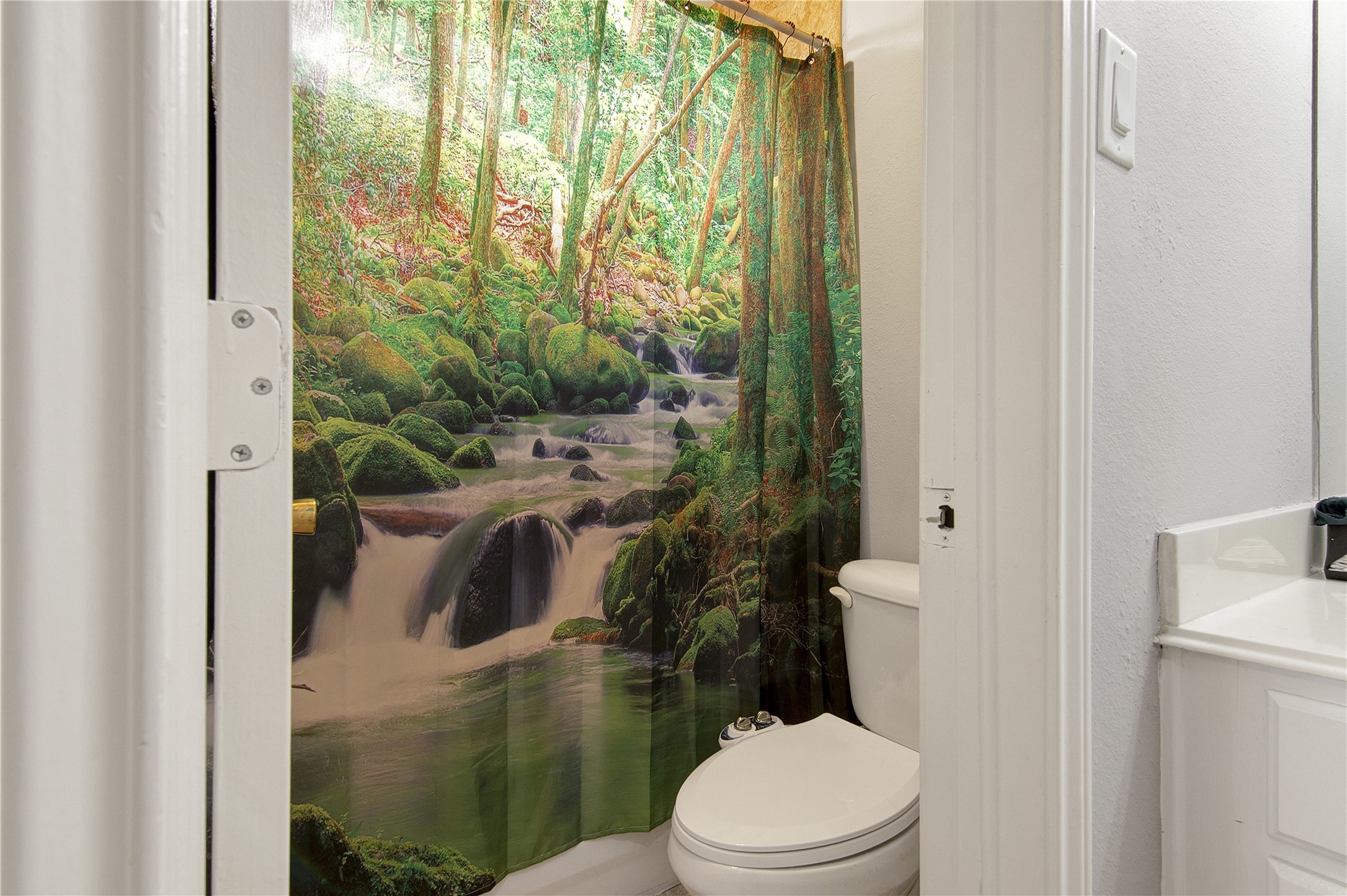 8906 Freeland Street Houston, TX 77075 - Photo 9 of 21 Primary Bathroom with Tub/Shower and separate private vanity area