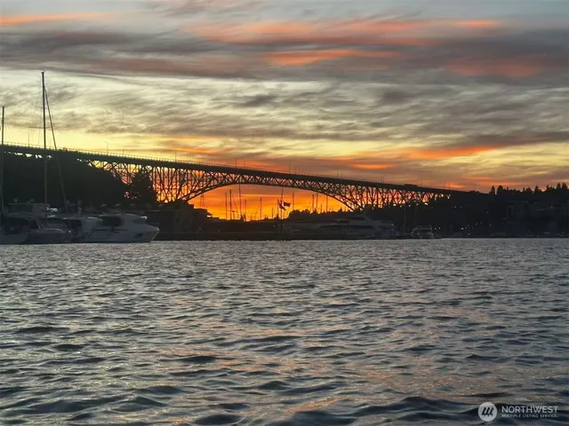 $200,000 | 2040 Westlake Avenue North, Unit 14, Seattle, WA 98109