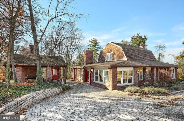 a house view with a outdoor space