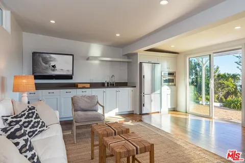 $7,950,000 | 27727 Pacific Coast Highway, Malibu, CA 90265