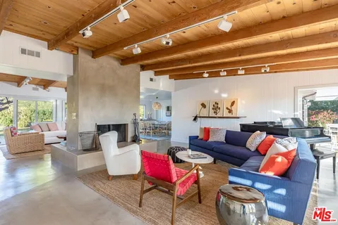 $7,950,000 | 27727 Pacific Coast Highway, Malibu, CA 90265