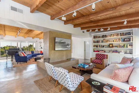 $7,950,000 | 27727 Pacific Coast Highway, Malibu, CA 90265