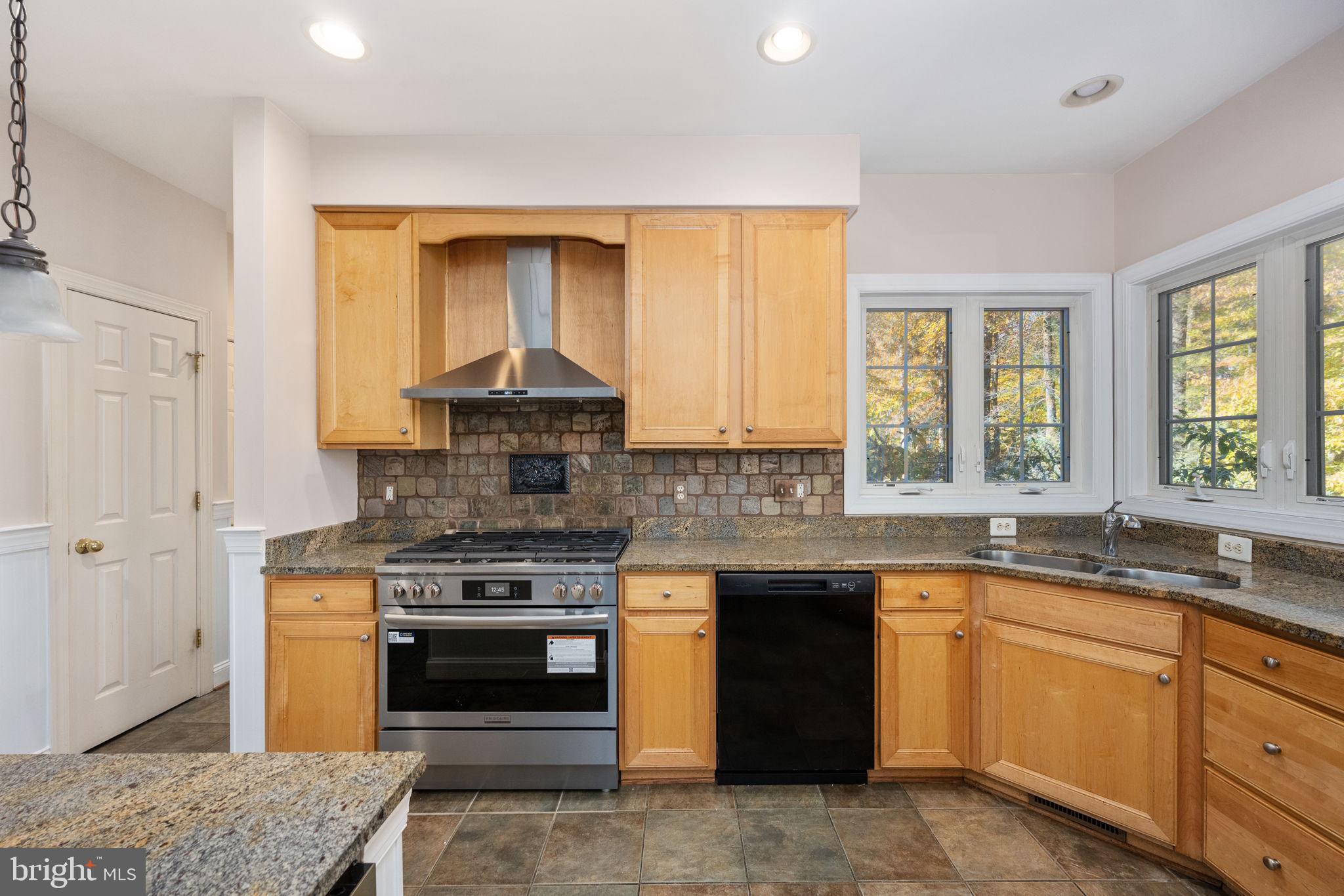 231 Kimberwick Lane Stafford, VA 22556 - Photo 24 of 78 a kitchen with a stove and a sink