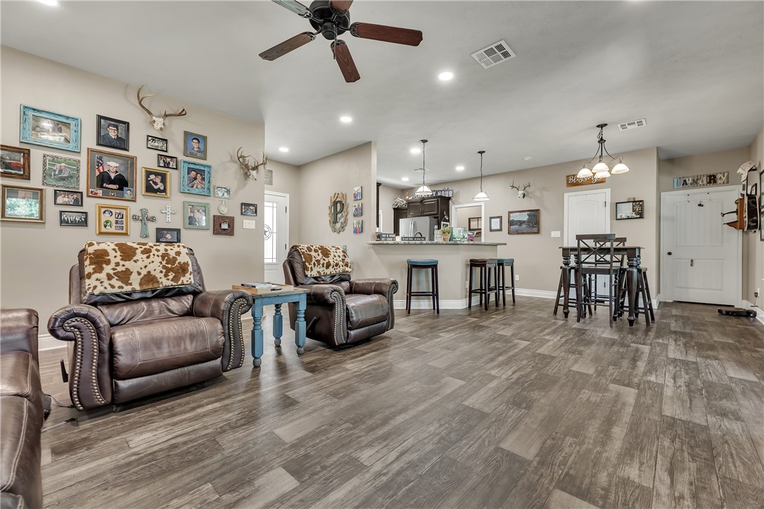 9847 Weedon Loop Bryan, TX 77808 - Photo 7 of 40 Gallery Image 7