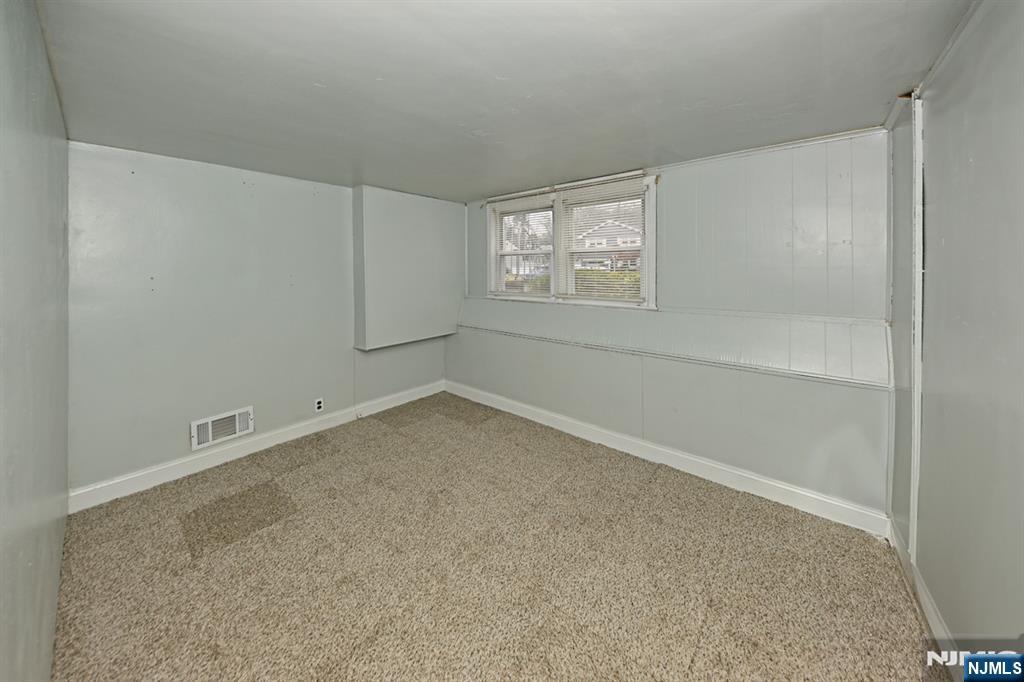 243 Devon Road Washington Township, NJ 07676 - Photo 15 of 40