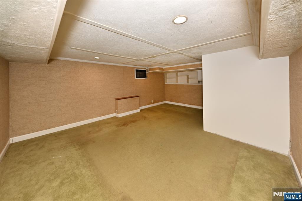 243 Devon Road Washington Township, NJ 07676 - Photo 19 of 40