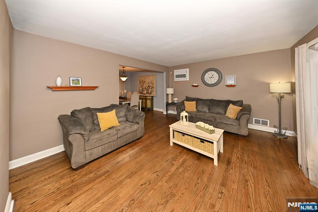 243 Devon Road Washington Township, NJ 07676 - Photo 3 of 40