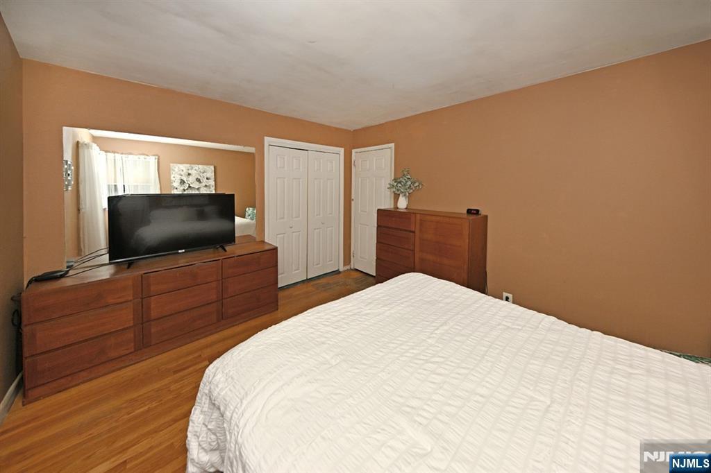 243 Devon Road Washington Township, NJ 07676 - Photo 10 of 40