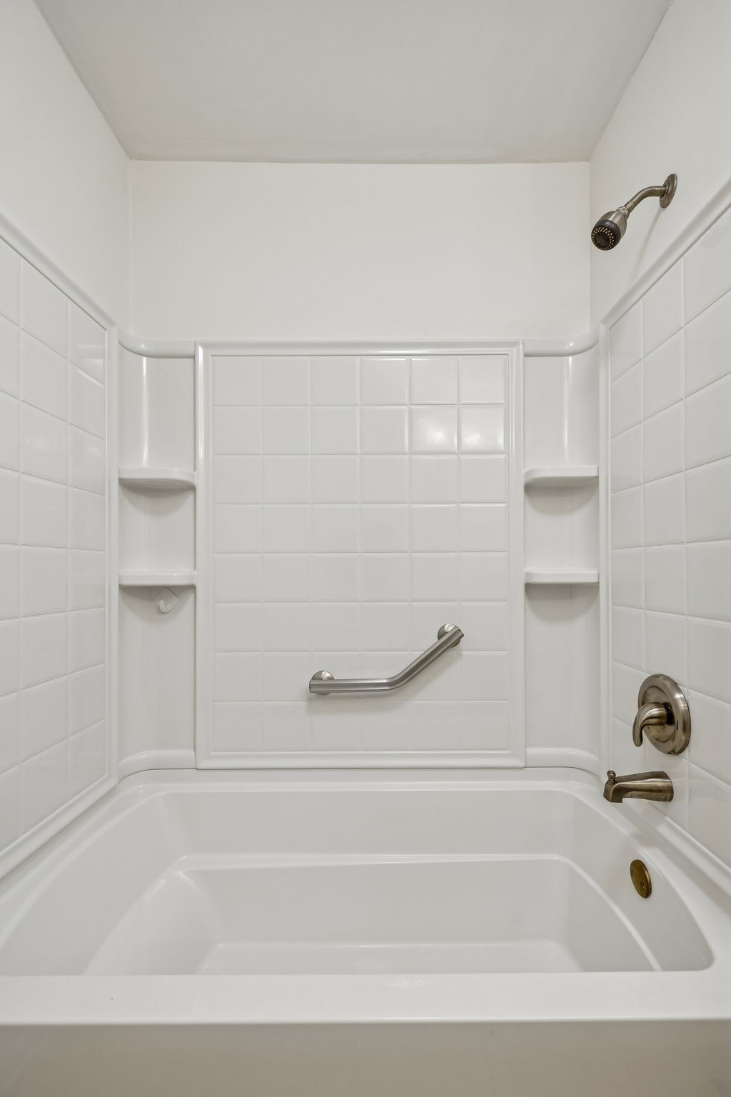 1108 Jacksons View Road Hermitage, TN 37076 - Photo 21 of 36 a bathroom with a bathtub