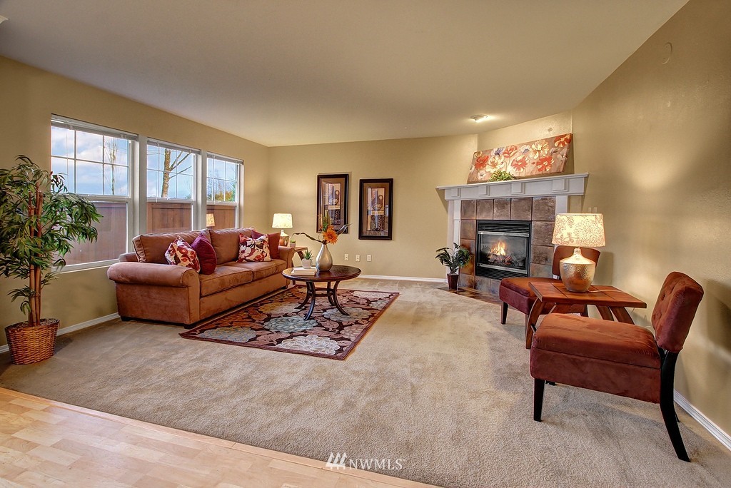 2418 Southeast 2nd Place Renton, WA 98056 - Photo 2 of 24 Gallery Image 2