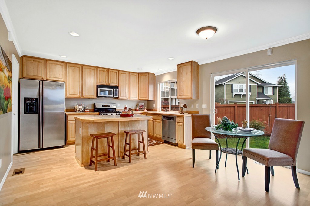 2418 Southeast 2nd Place Renton, WA 98056 - Photo 5 of 24 Gallery Image 5