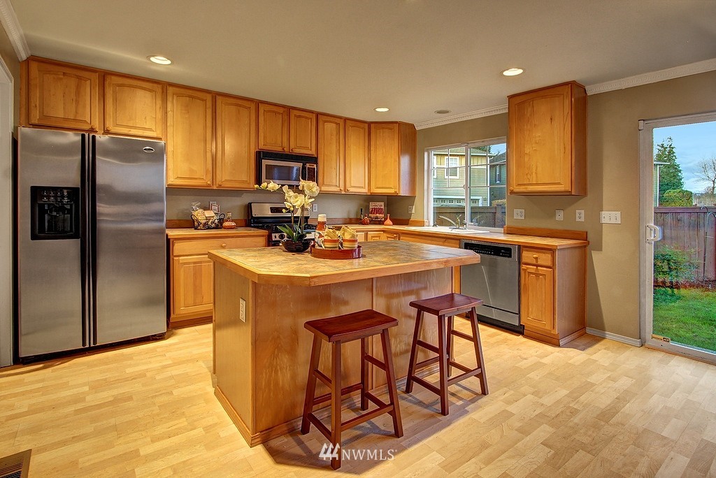 2418 Southeast 2nd Place Renton, WA 98056 - Photo 6 of 24 Gallery Image 6