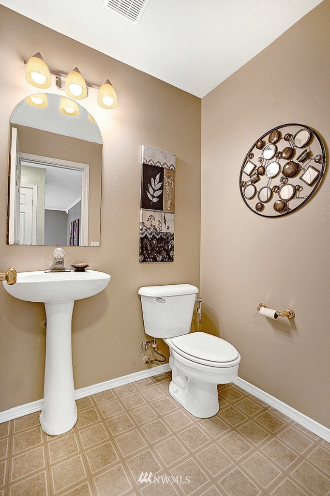 2418 Southeast 2nd Place Renton, WA 98056 - Photo 9 of 24 Gallery Image 9