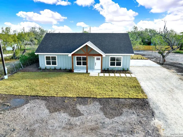 a view of house with a yard