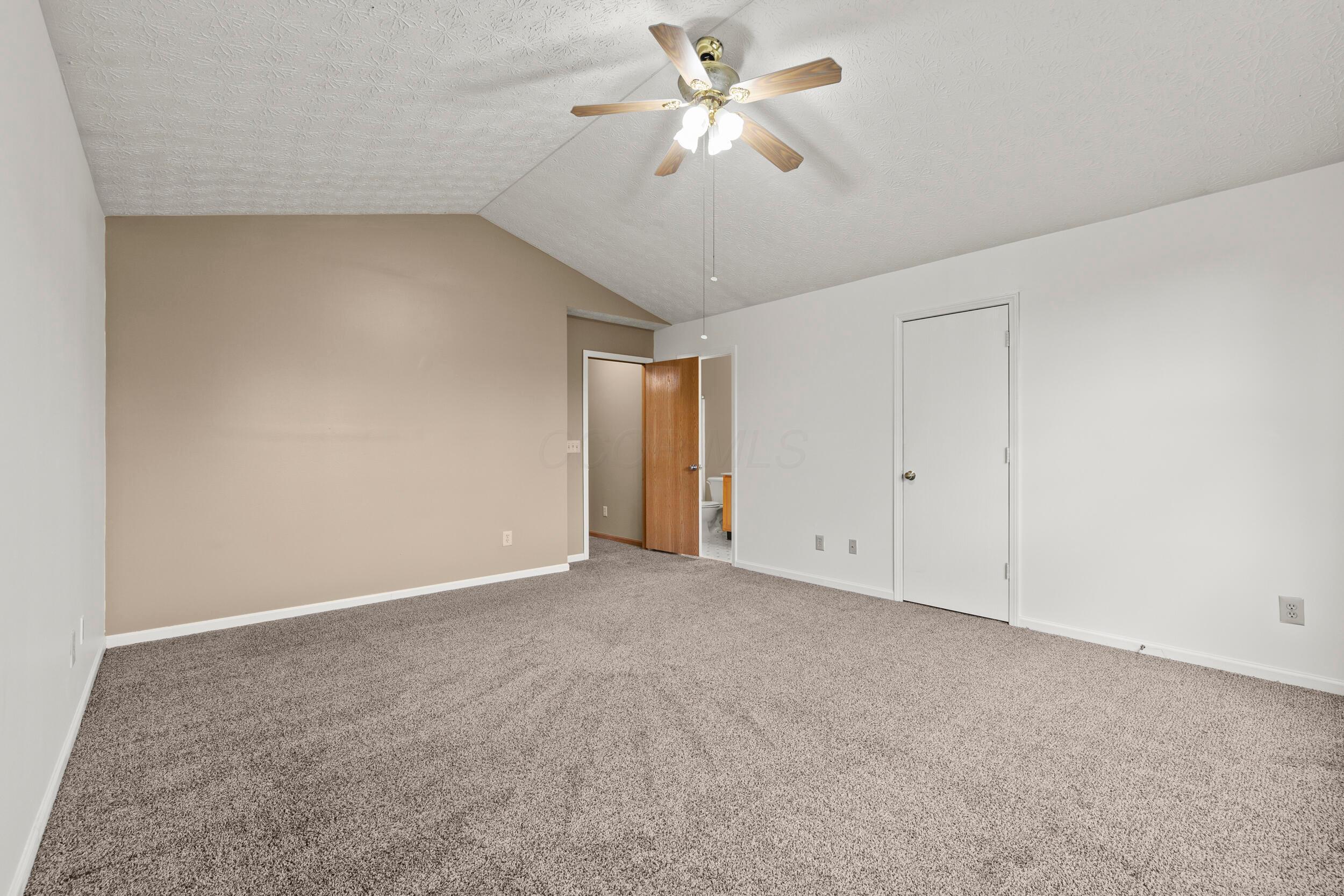 2077 Waymont Road Columbus, OH 43229 - Photo 21 of 27 22_primary suite 03