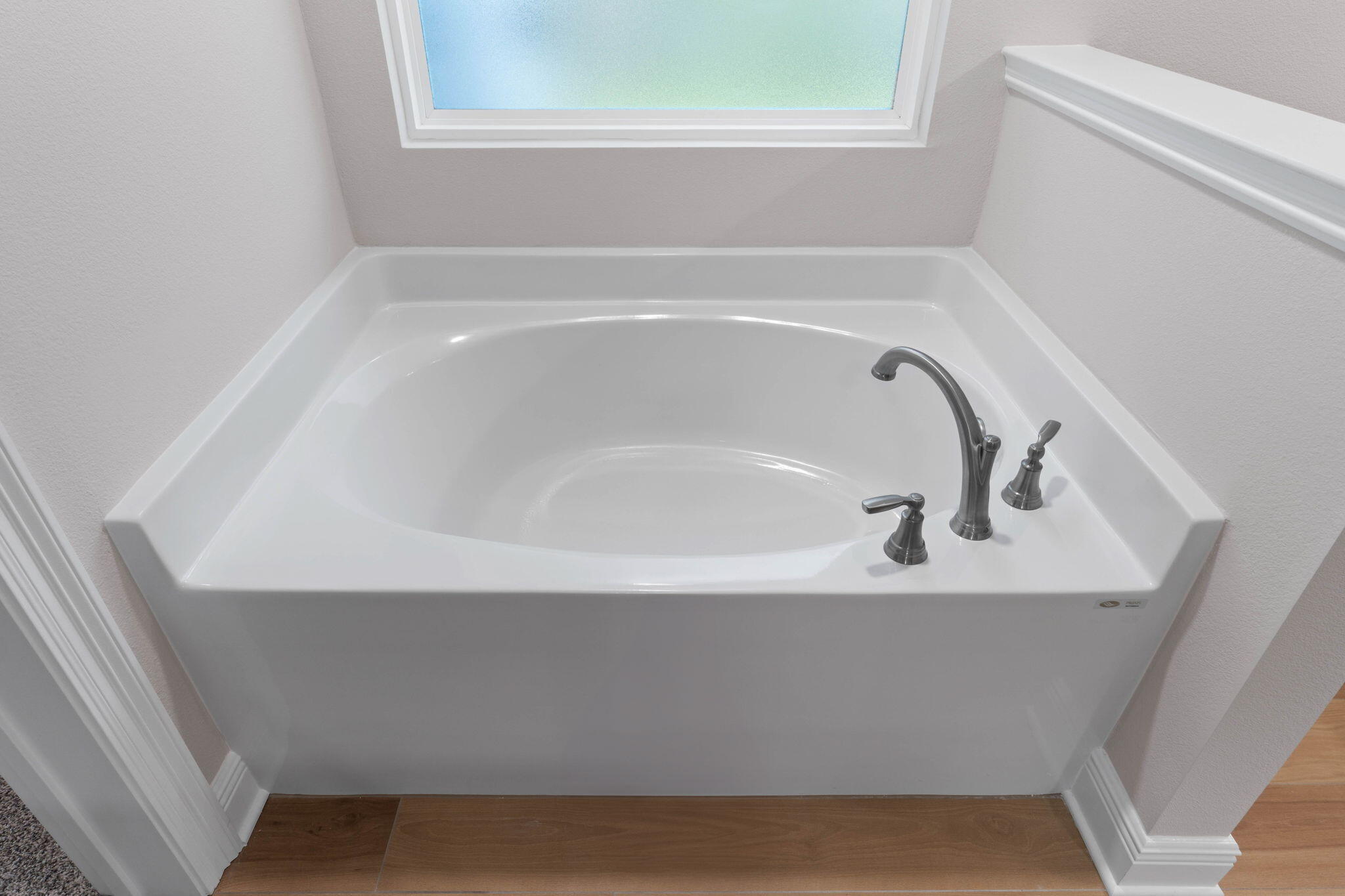 6752 Redfield Street Navarre, FL 32566 - Photo 29 of 64 a close up of a bathtub