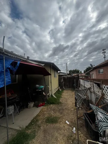 a kitchen with stainless steel appliances kitchen island granite countertop a table and chairs in it