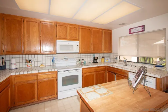 $999,000 | 18038 Caminito Balata, San Diego, CA 92128