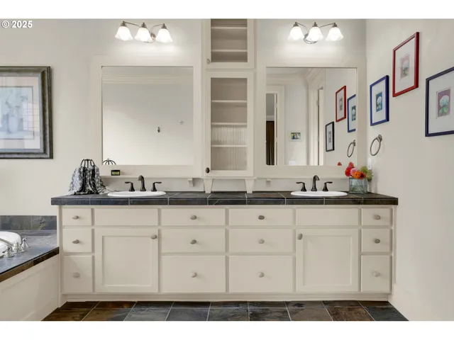 $1,098,000 | 84545 Drew Lane, Pleasant Hill, OR 97455