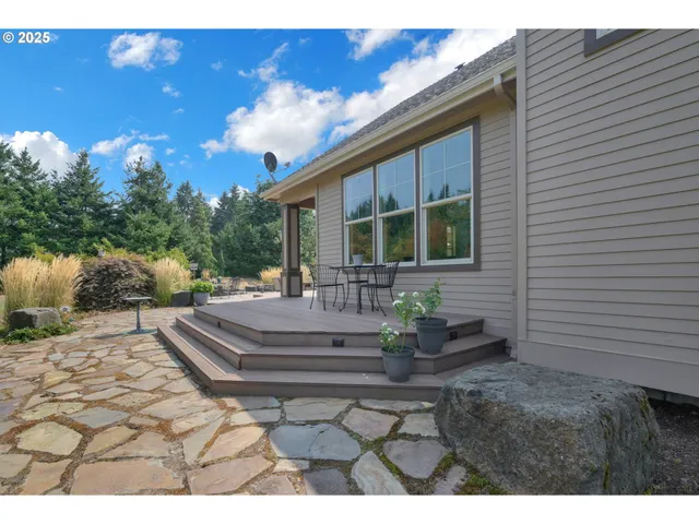 $1,098,000 | 84545 Drew Lane, Pleasant Hill, OR 97455