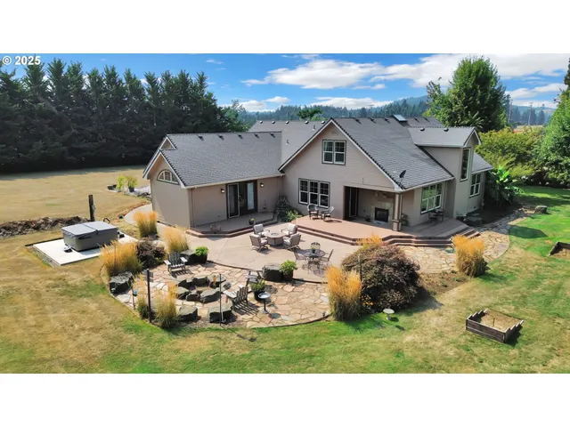 $1,098,000 | 84545 Drew Lane, Pleasant Hill, OR 97455