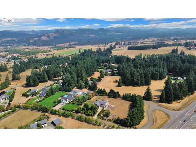$1,098,000 | 84545 Drew Lane, Pleasant Hill, OR 97455