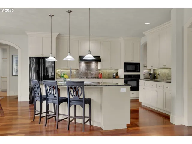 $1,098,000 | 84545 Drew Lane, Pleasant Hill, OR 97455