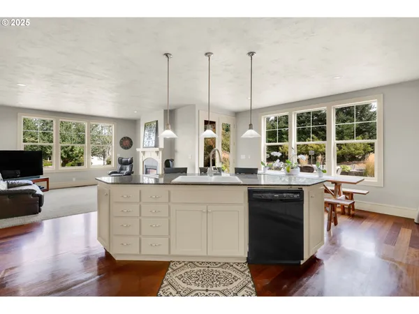 $945,000 | 84545 Drew Lane, Pleasant Hill, OR 97455