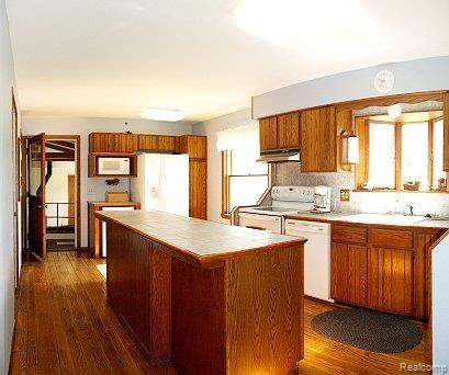 2075 Fisk Road Howell, MI 48843 - Photo 16 of 22 Kitchen_Still_1.jpg