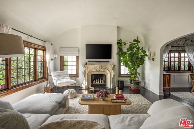$2,650,000 | 358 South Sycamore Avenue, Los Angeles, CA 90036