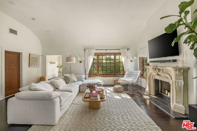 $2,650,000 | 358 South Sycamore Avenue, Los Angeles, CA 90036