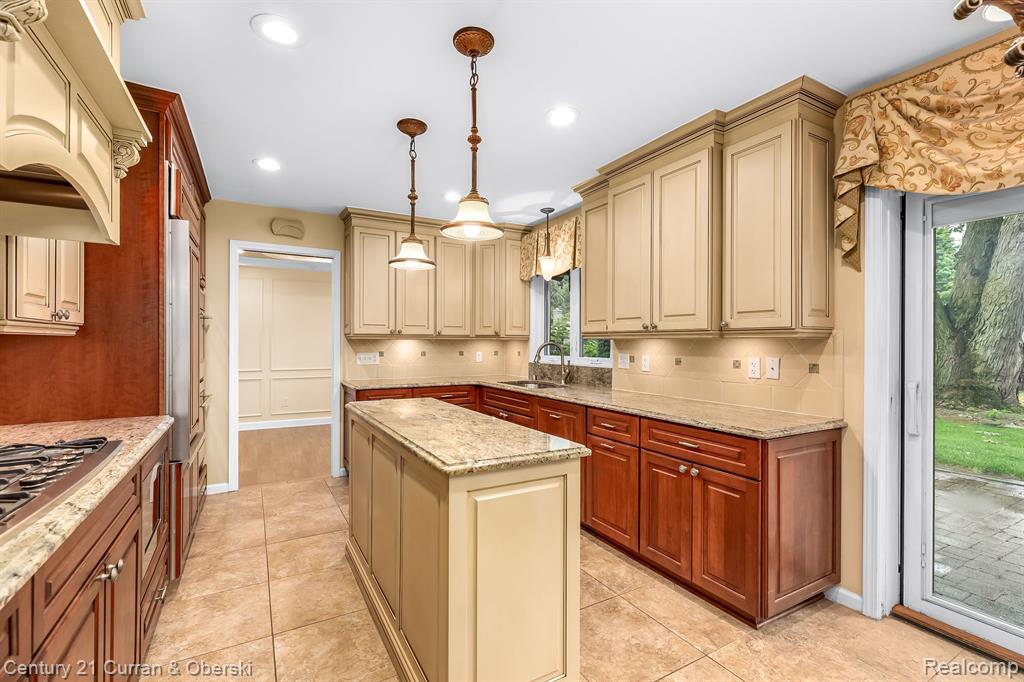 24012 Glen Ridge Court Novi, MI 48375 - Photo 12 of 27