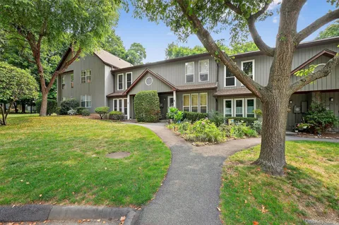 $449,900 | 6 Elmwood Circle, Peekskill, NY 10566