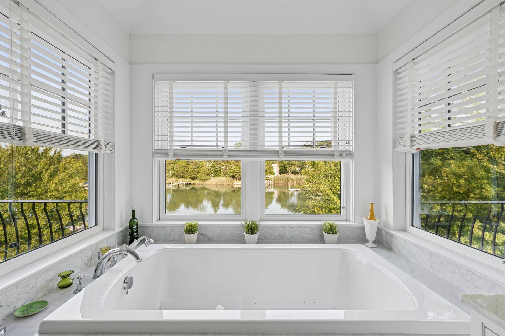 3937 Noyack Road Sag Harbor, NY 11963 - Photo 17 of 25