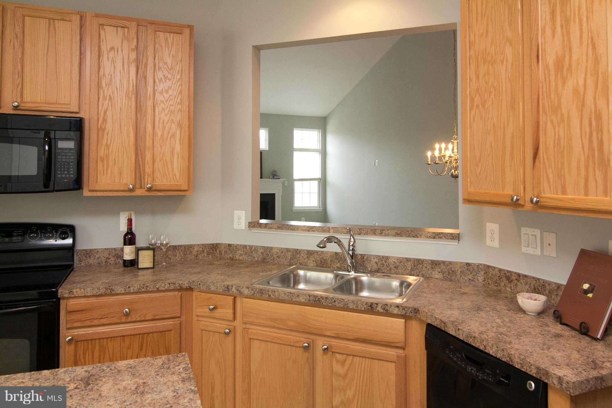 8485 Grove Angle Road, Unit 11 Ellicott City, MD 21043 - Photo 6 of 28 Kitchen with lots of cabinetry