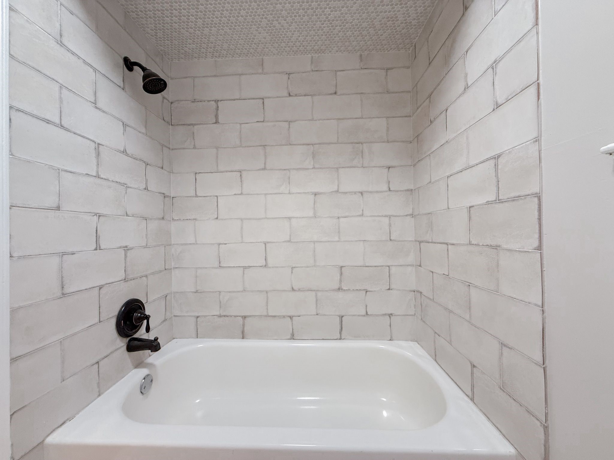 15619 Ripplewind Lane Houston, TX 77068 - Photo 21 of 31 a bathroom with a bathtub