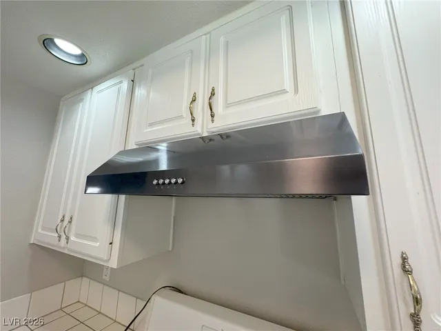 $2,000 | 8605 Copper Mine Avenue, Las Vegas, NV 89129