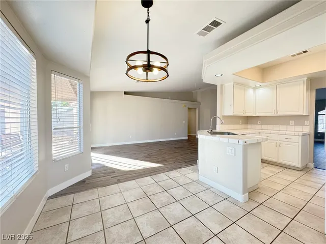 $2,000 | 8605 Copper Mine Avenue, Las Vegas, NV 89129